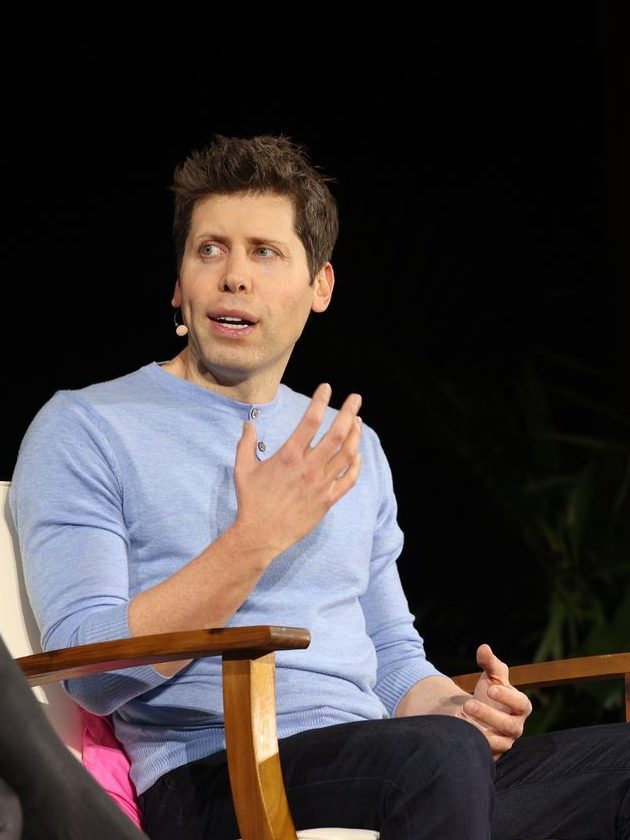 ChatGPT осознал, что не способен заменить человека